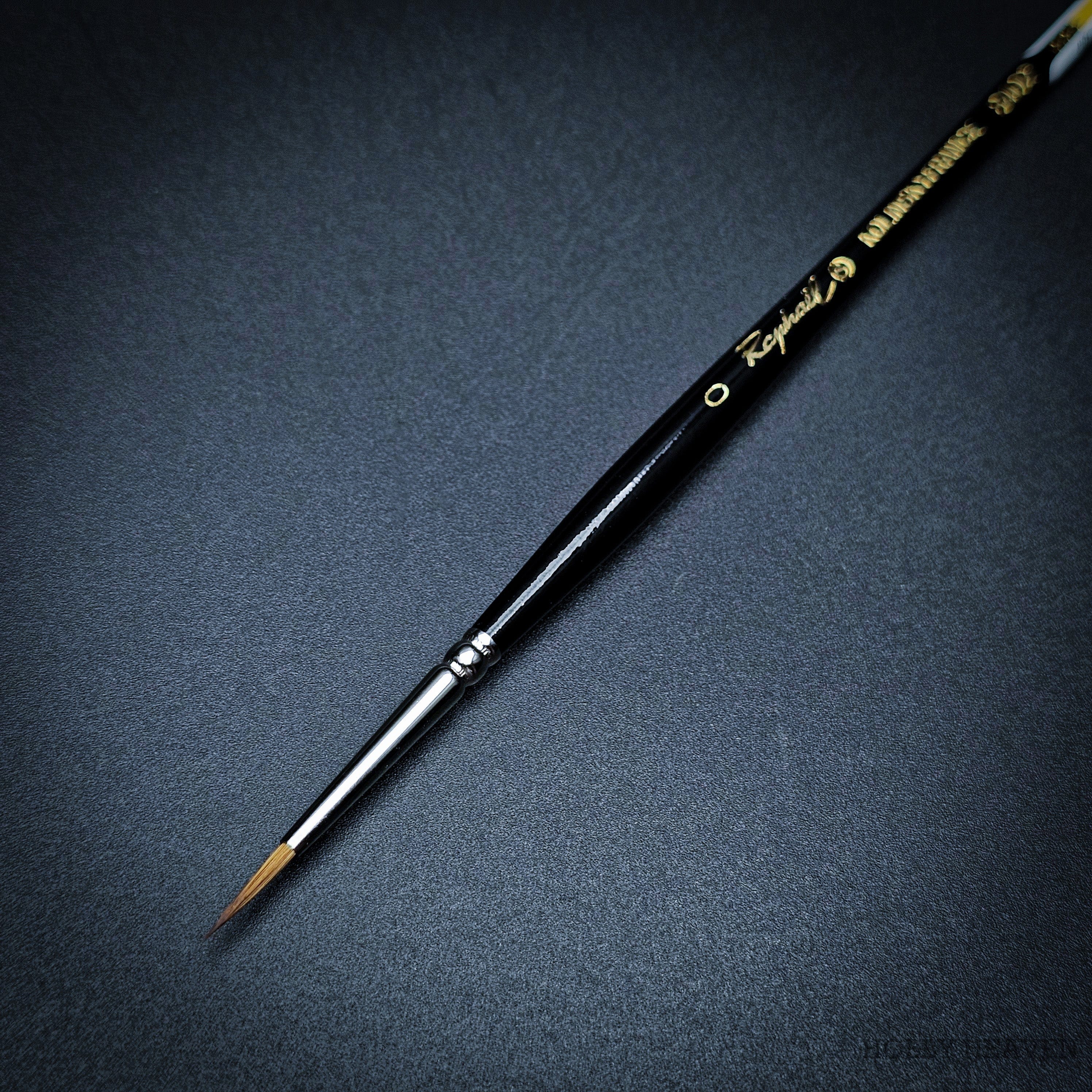 Brush Raphael Series 8402 — Kolinsky Sable Round