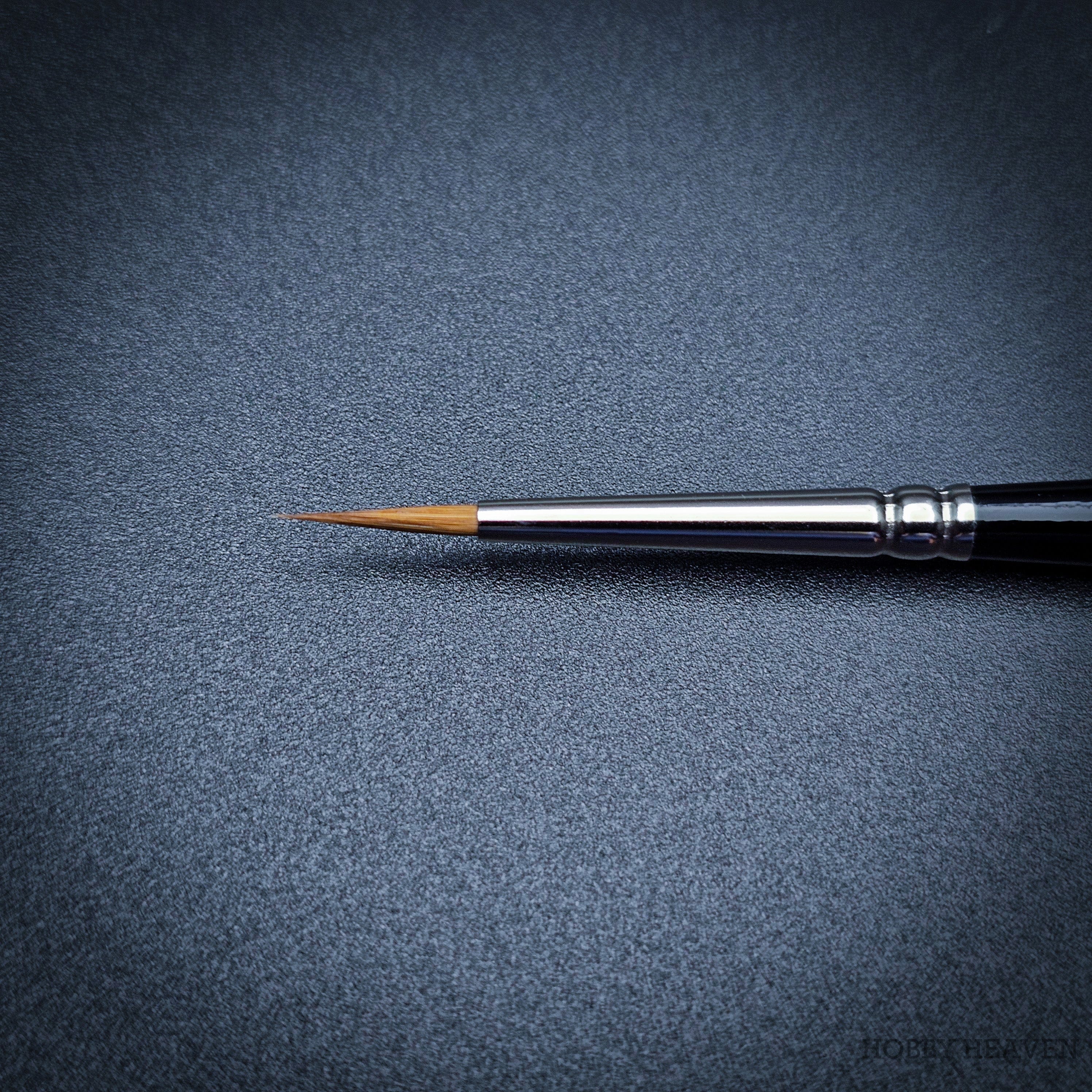 Brush Raphael Series 8408 — Kolinsky Sable Round