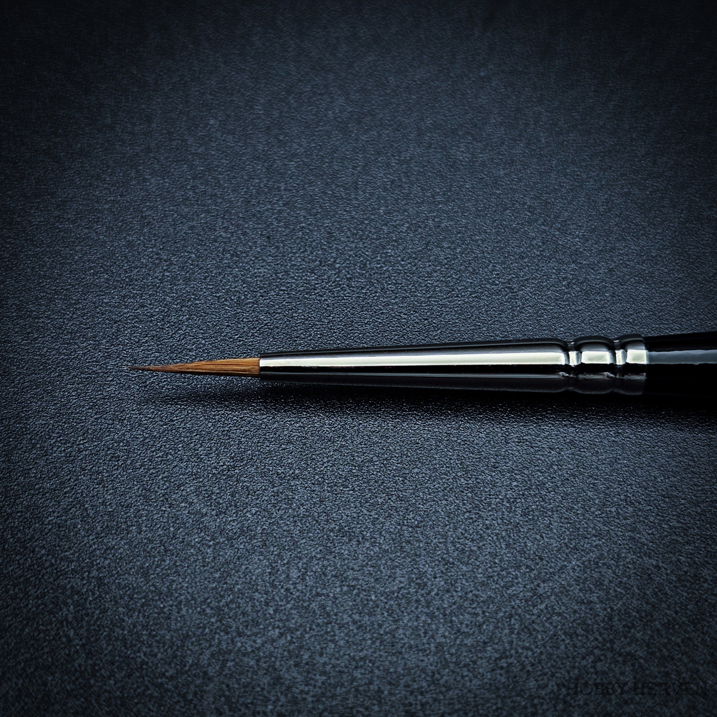 Brush Raphael Series 8402 — Kolinsky Sable Round
