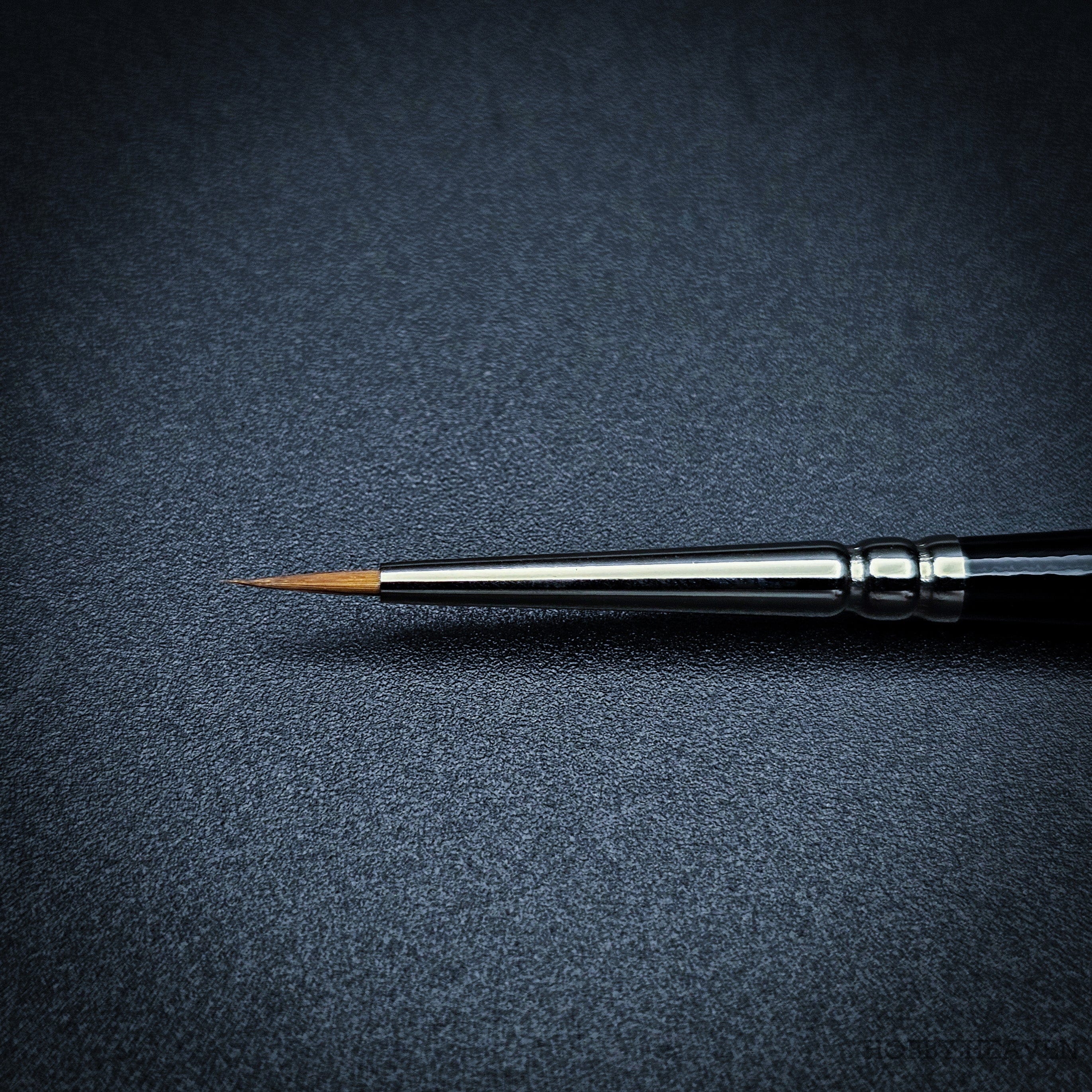 Brush Raphael Series 8402 — Kolinsky Sable Round