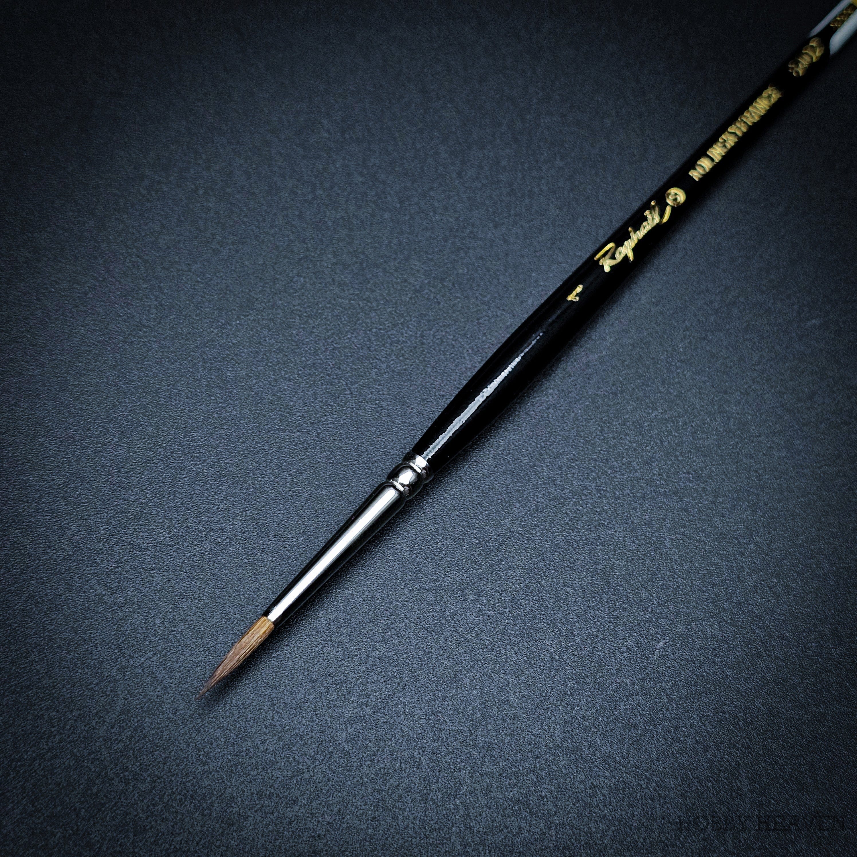 Brush Raphael Series 8402 — Kolinsky Sable Round