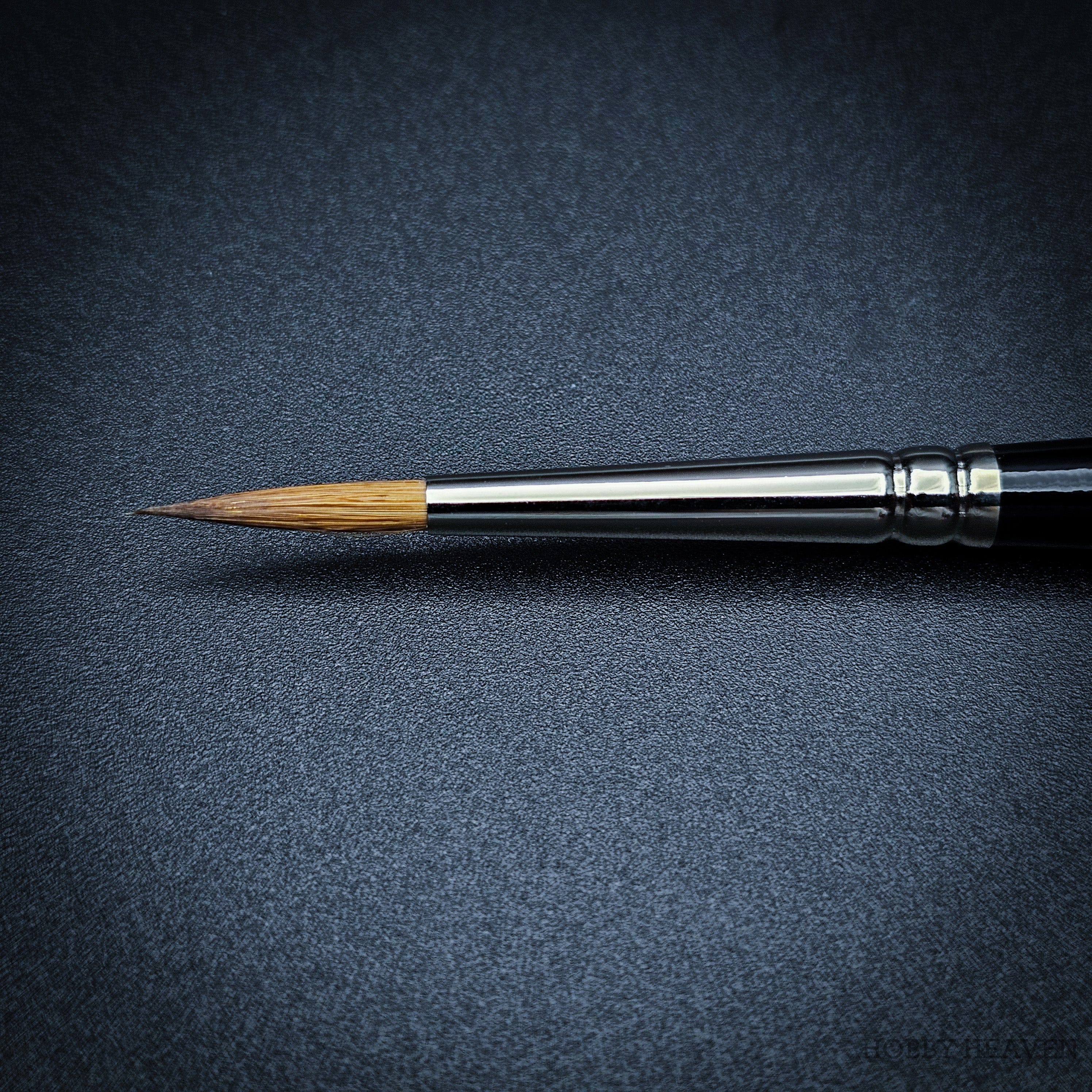 Brush Raphael Series 8402 — Kolinsky Sable Round