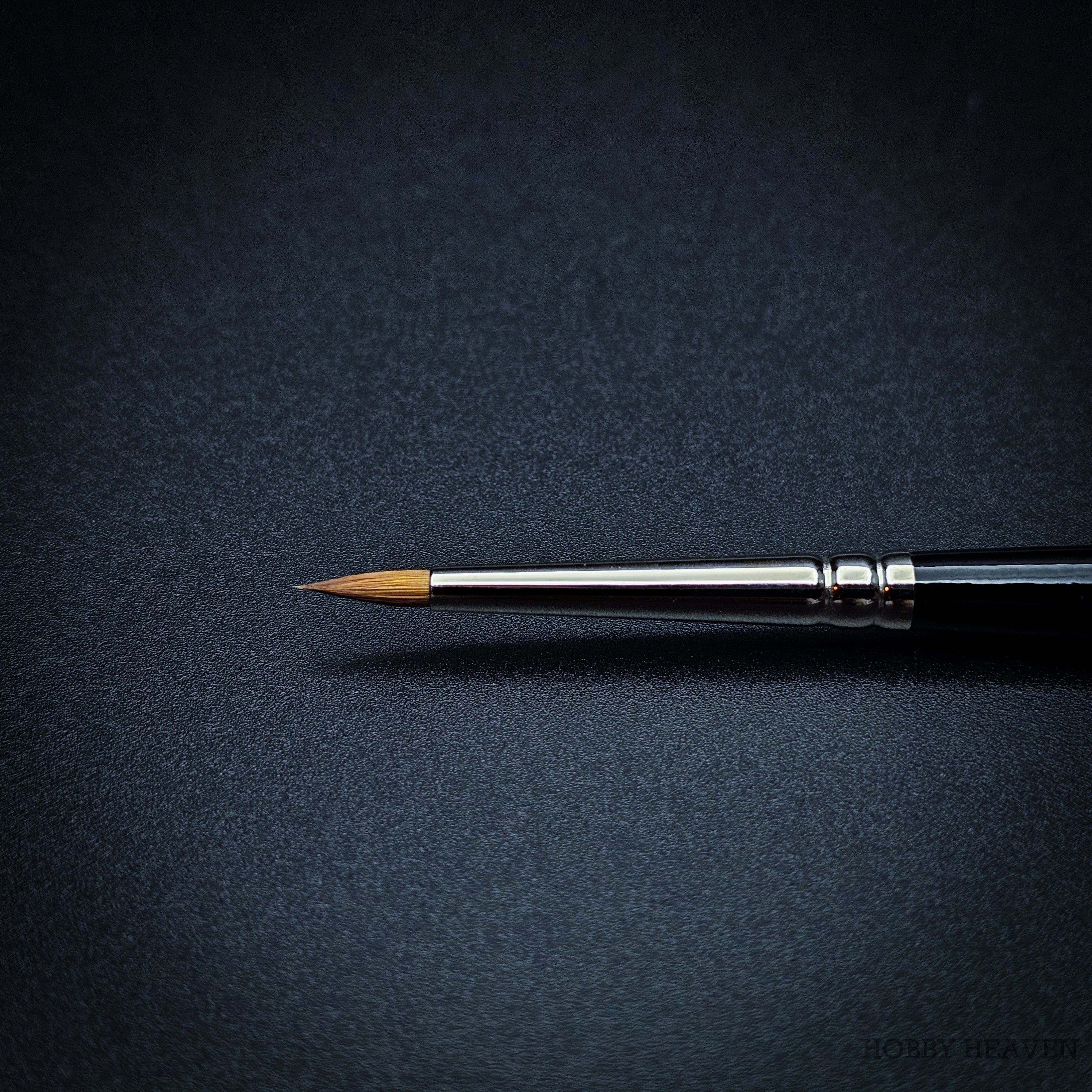 Brush Raphael Series 8400 — Kolinsky Sable Round