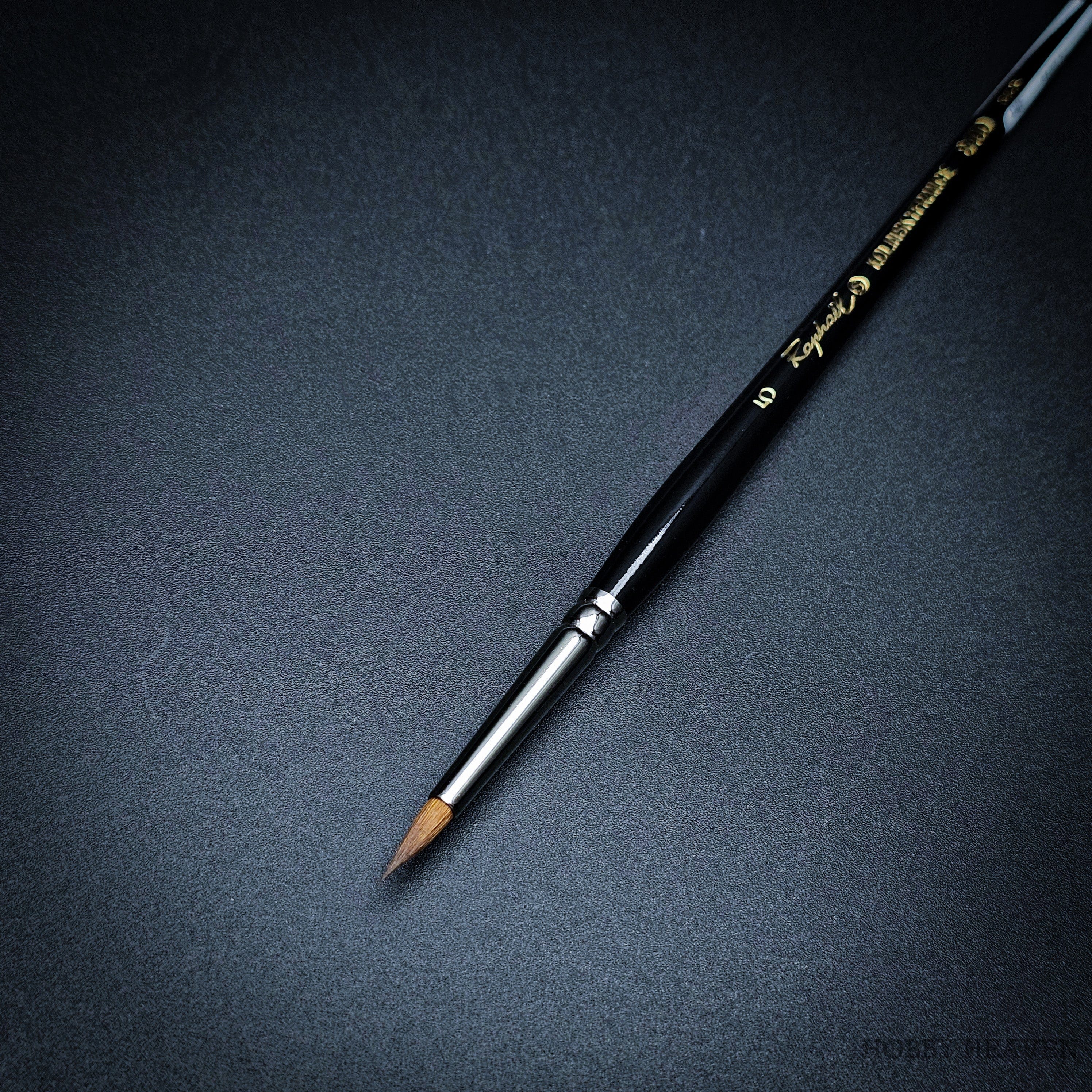 Brush Raphael Series 8400 — Kolinsky Sable Round