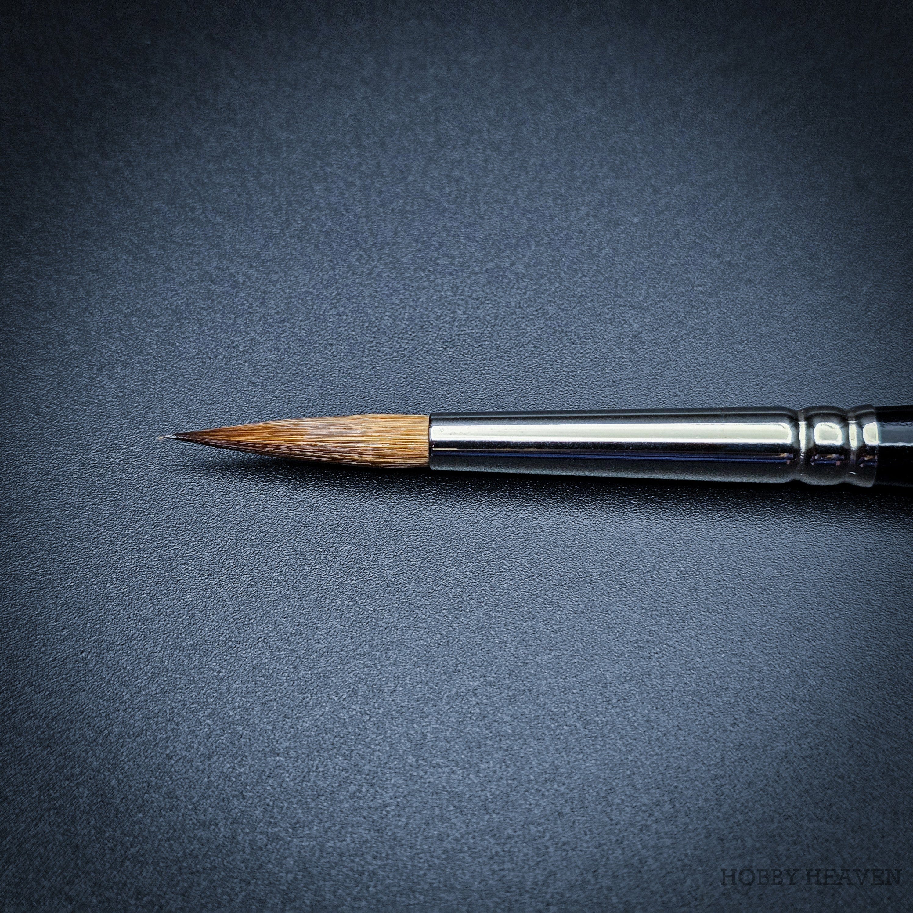 Brush Raphael Series 8408 — Kolinsky Sable Round