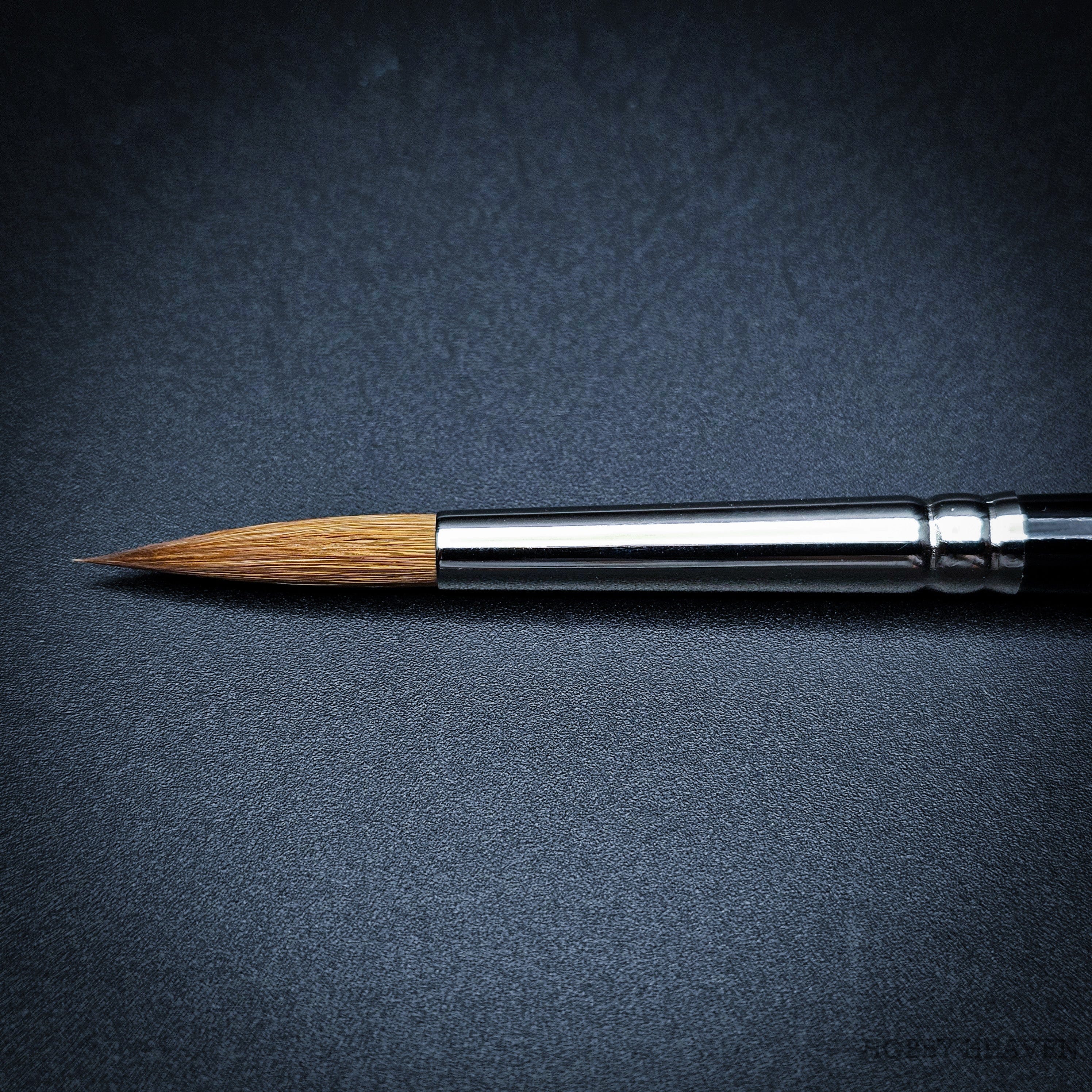Brush Raphael Series 8402 — Kolinsky Sable Round
