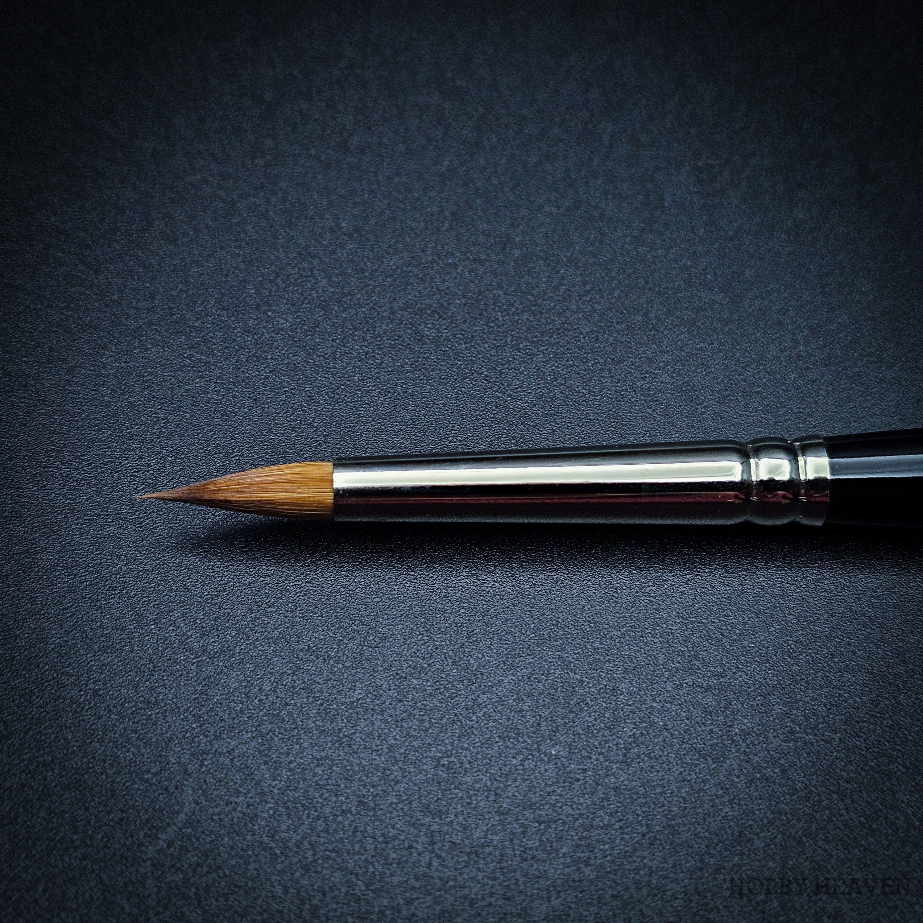Brush Raphael Series 8400 — Kolinsky Sable Round