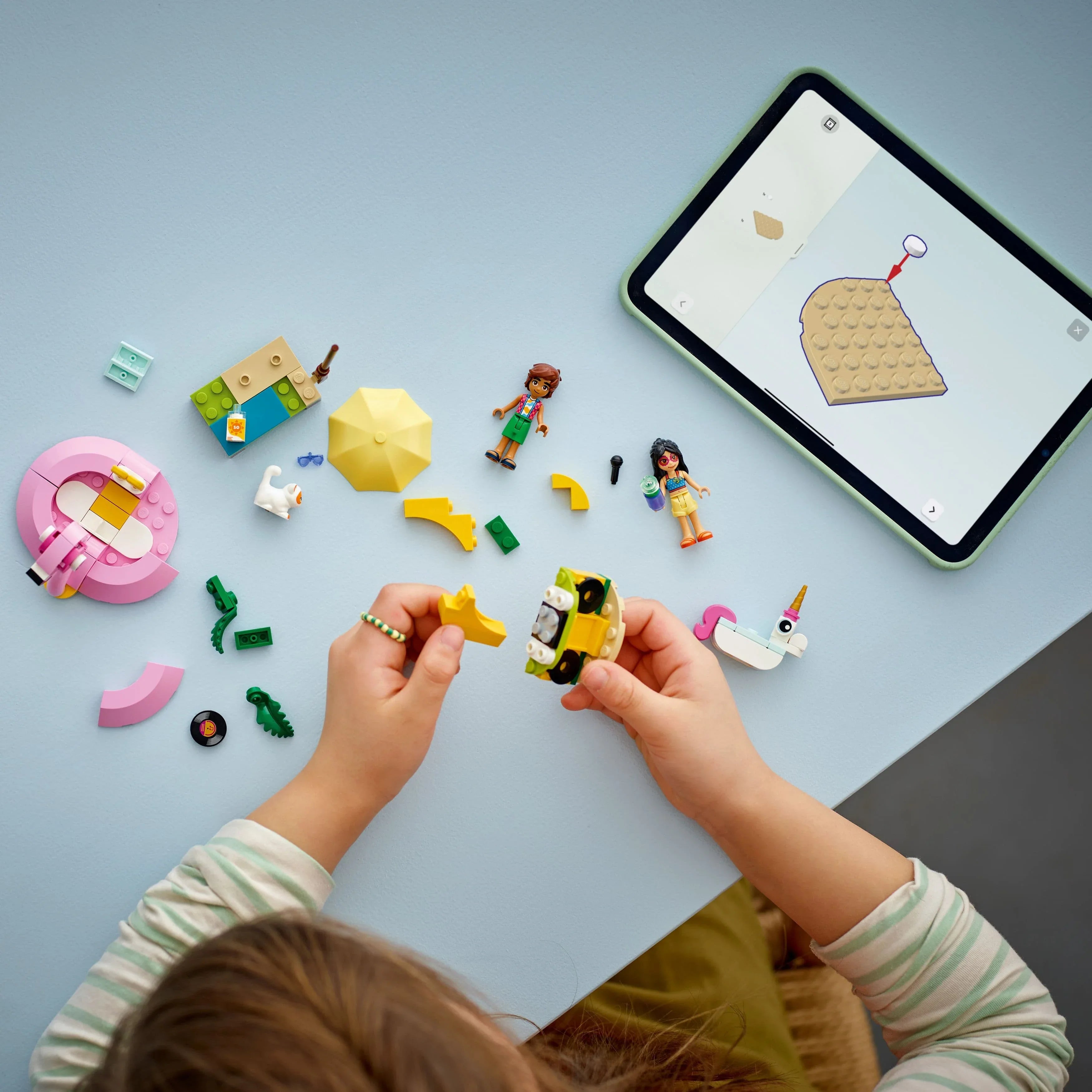 Curious Minds Toys & Games > Toys > Construction Toys > Interlocking Blocks > LEGO > Friends Lego Friends 42658 Unicorn & Flamingo Pool Party Set for Ages 5 and Up