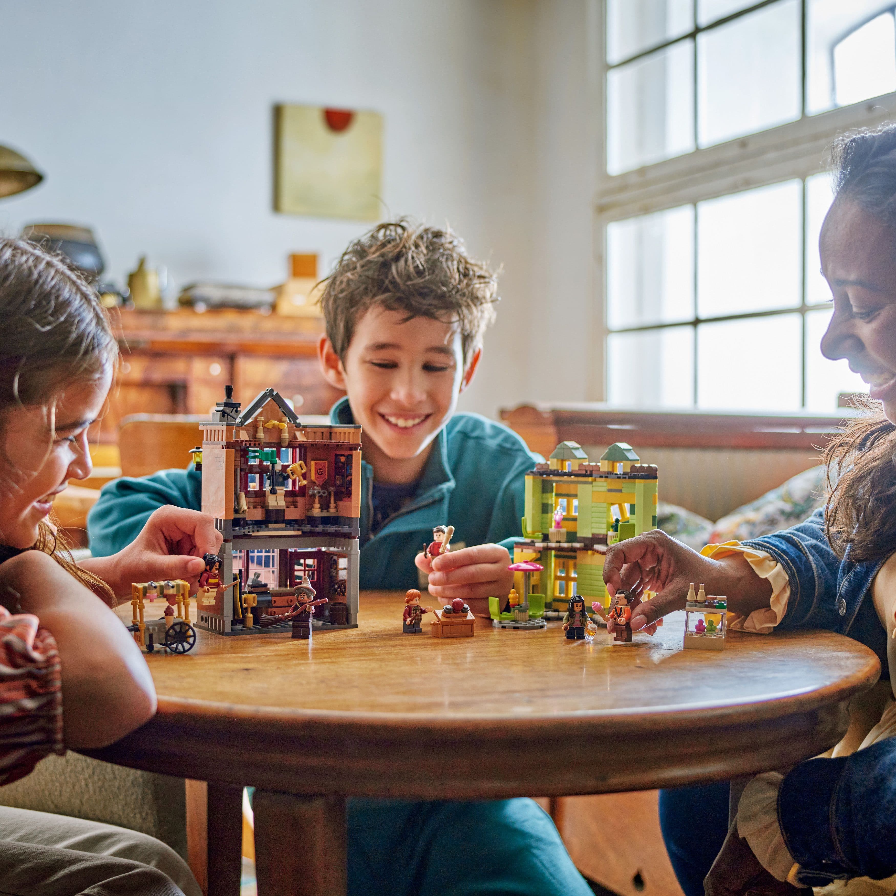Curious Minds Toys & Games > Toys > Construction Toys > Interlocking Blocks > LEGO > LEGO Harry Potter Lego Harry Potter 76452 Quality Quidditch Supplies & Ice Cream Parlour