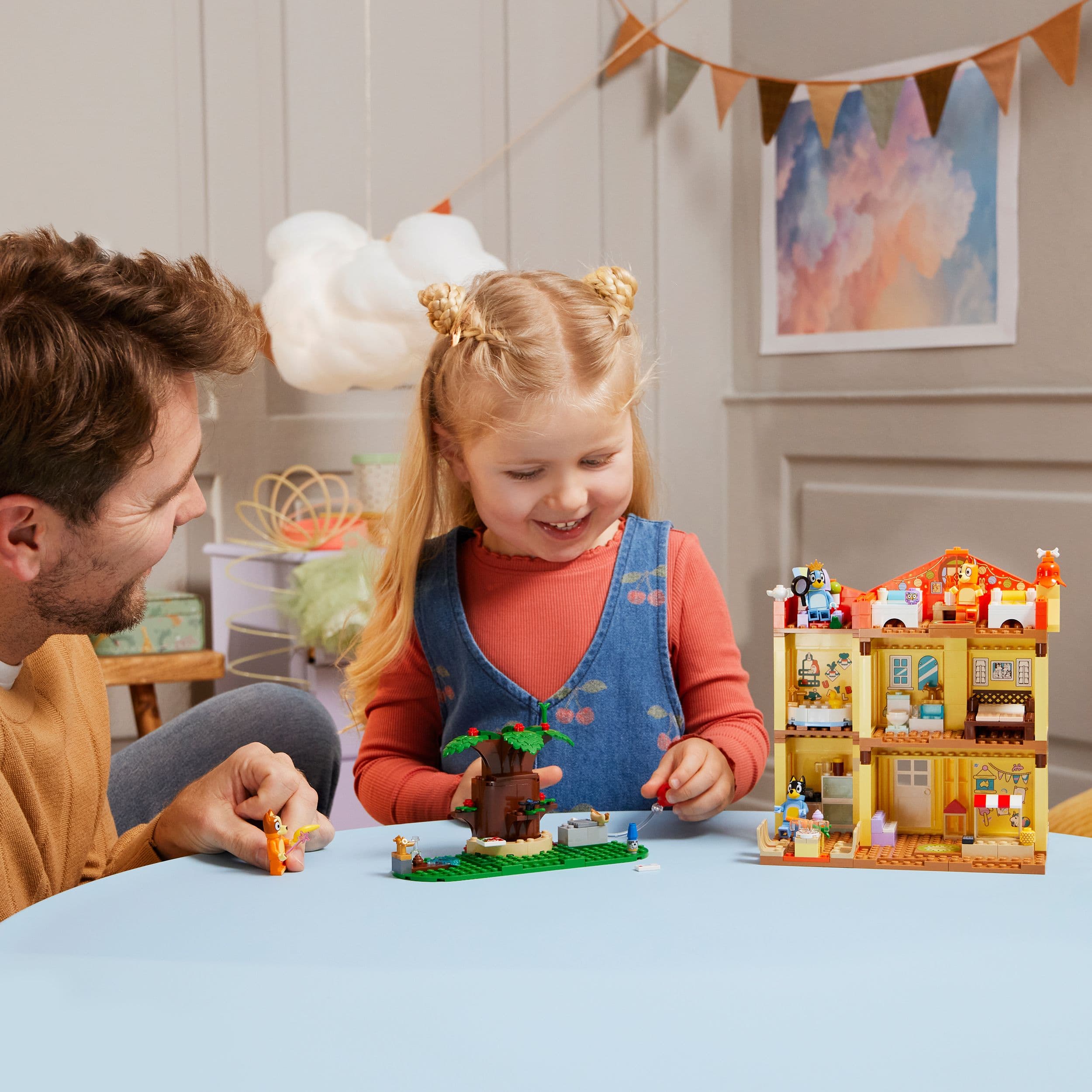 Curious Minds Toys & Games > Toys > Construction Toys > Interlocking Blocks > LEGO > Other LEGO Sets Lego Bluey 11203 Bluey's Family House Set for Children Aged 4 and Up