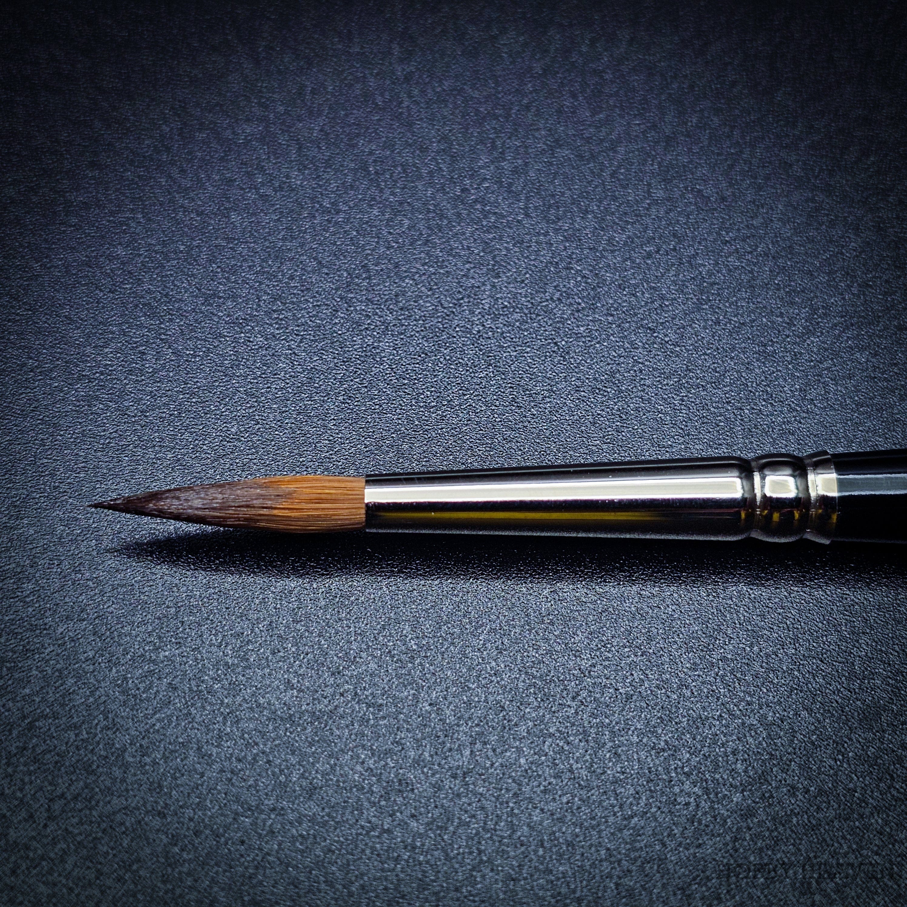 Brush Raphael 8404 — Kolinsky Sable Round