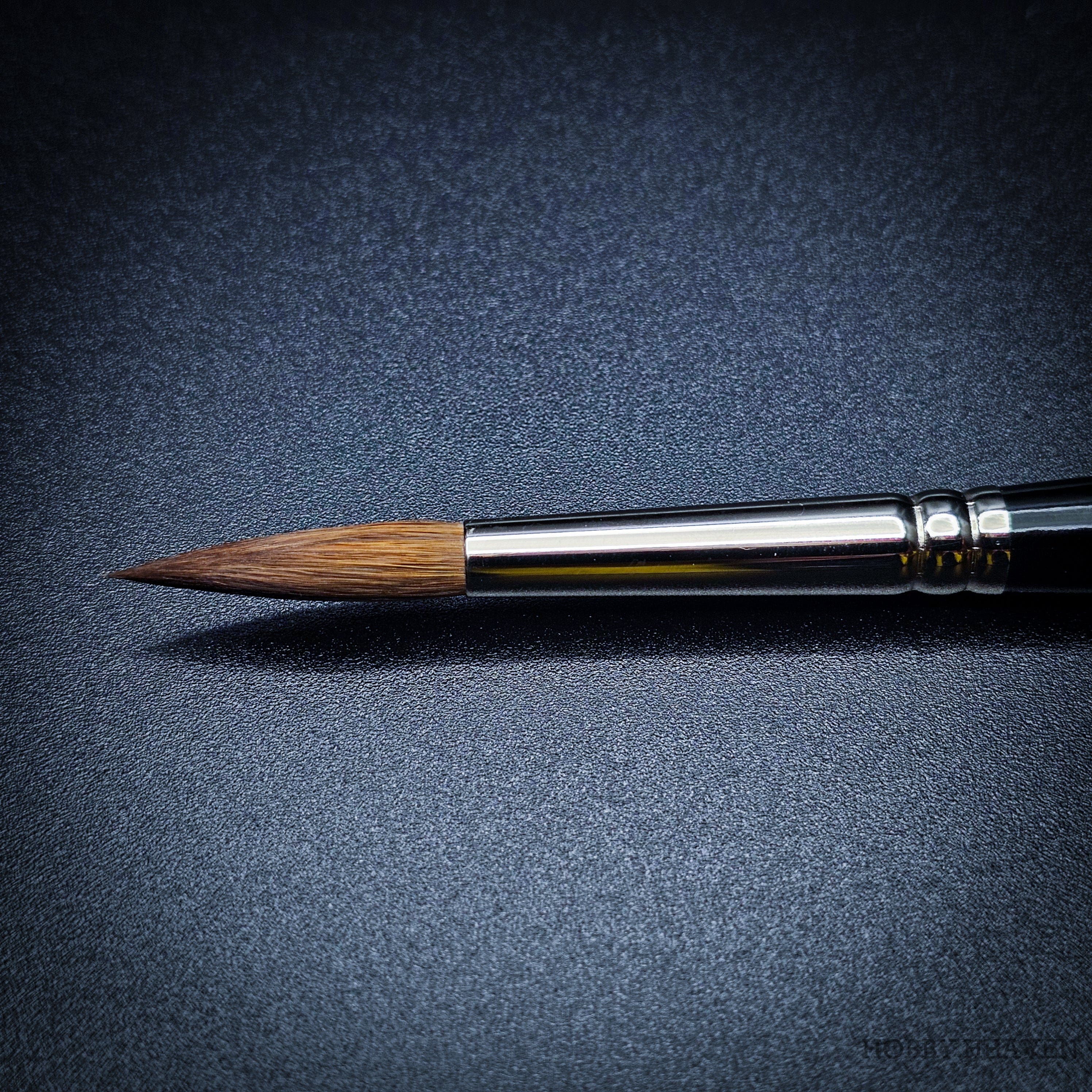Brush Raphael 8404 — Kolinsky Sable Round