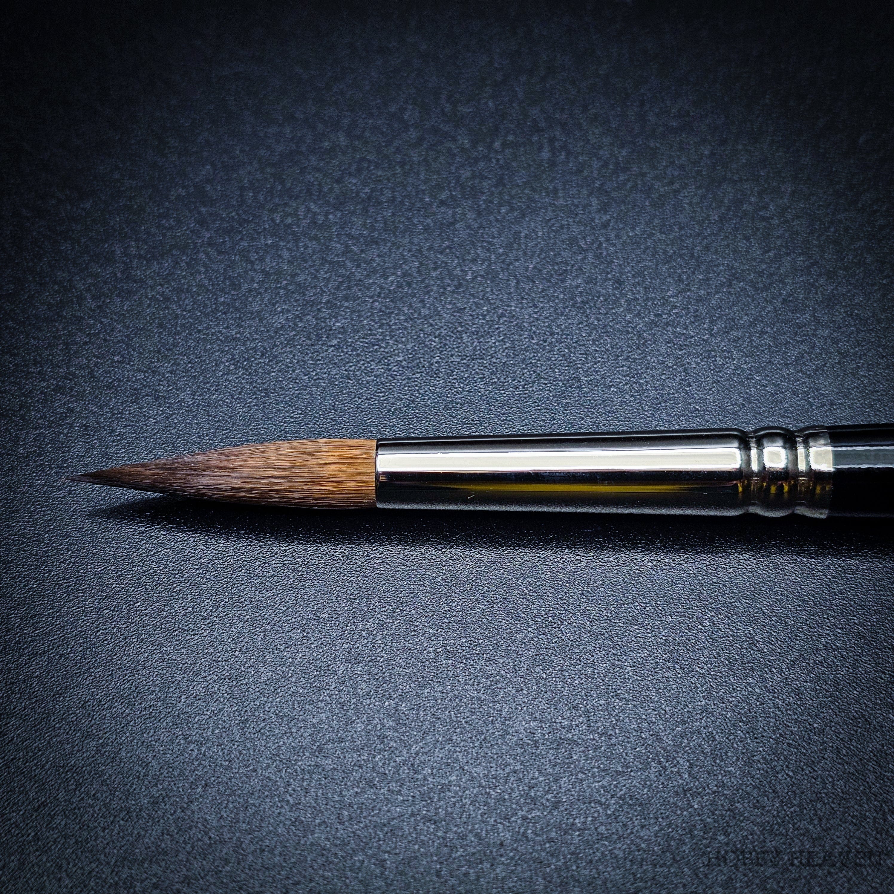 Brush Raphael 8404 — Kolinsky Sable Round